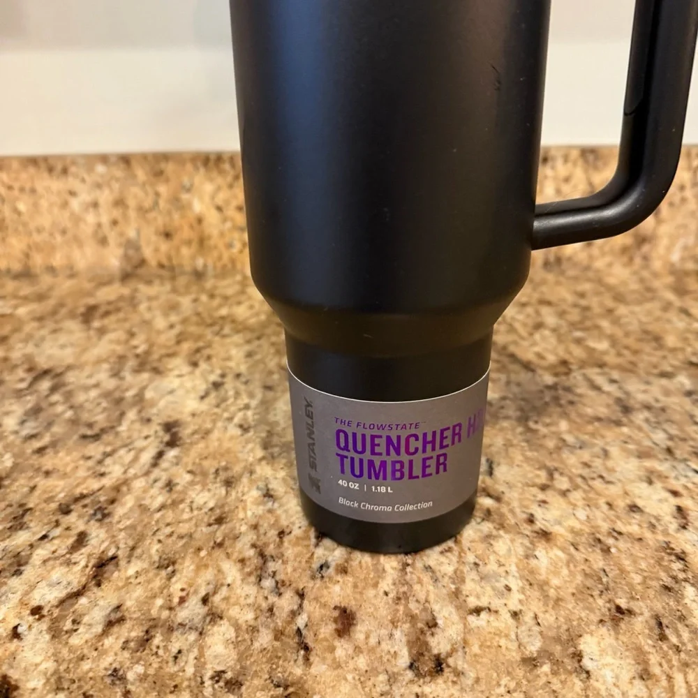 NWT STANLEY 40oz Quencher H2.0 FlowState Tumbler Black Chrome Rainbow Cup Goth - Picture 5 of 10